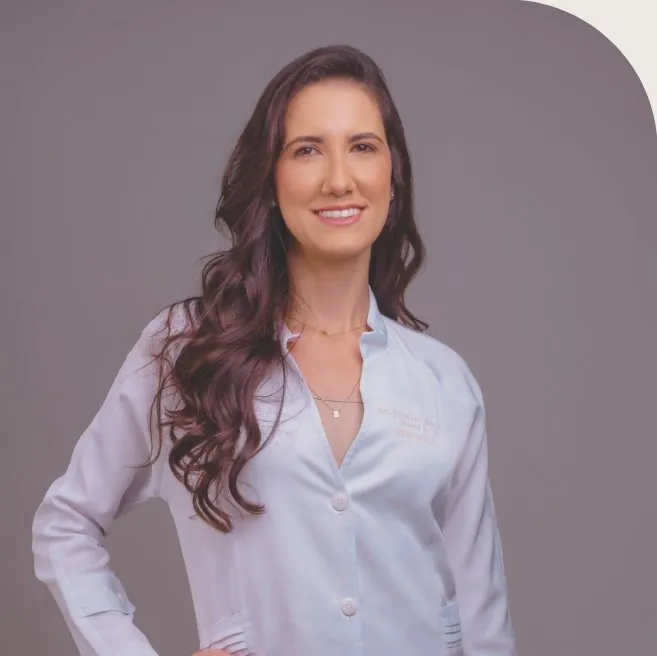 Dra. Fernanda Penza de jaleco